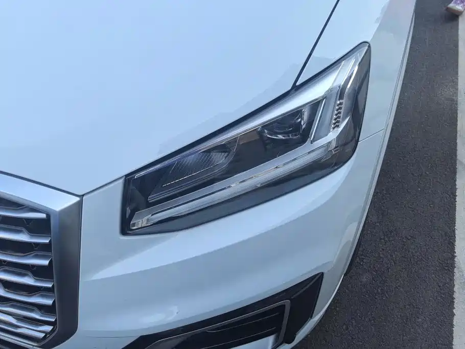 Audi Q2L 2019