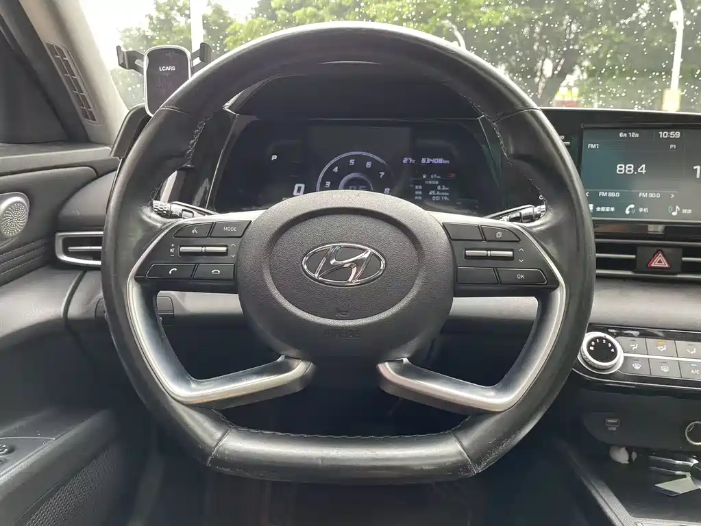 Hyundai Elantra 2021 — фото 15