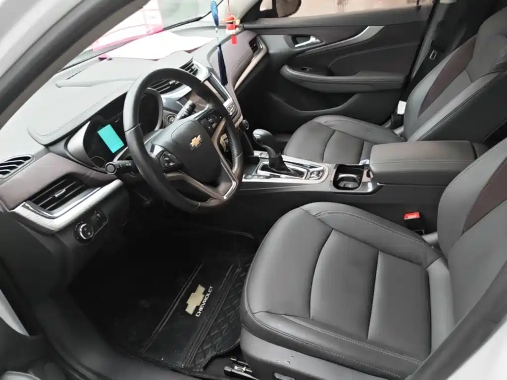 Chevrolet Malibu 2018 — фото 15