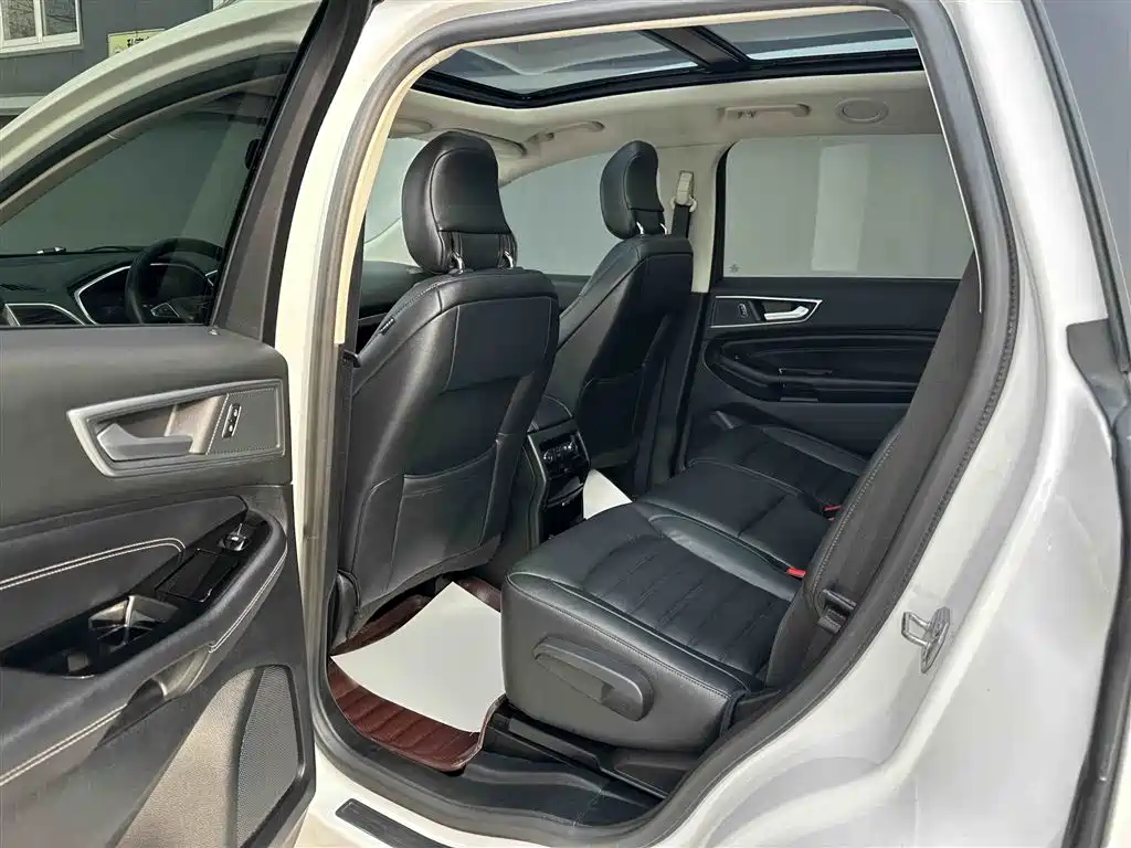 Ford Edge 2016 — фото 14