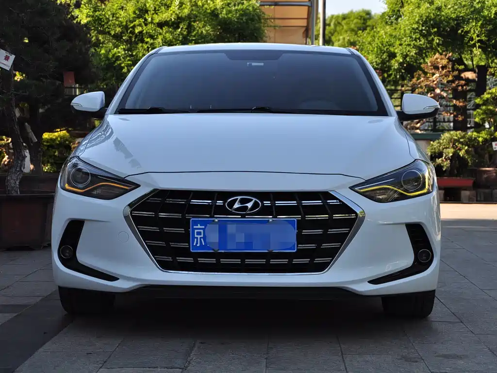 Hyundai Elantra 2019 — фото 2