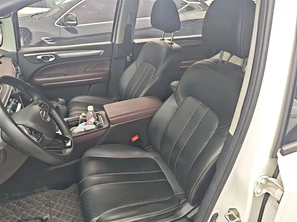 GAC Motor Trumpchi M6 2022 — фото 15