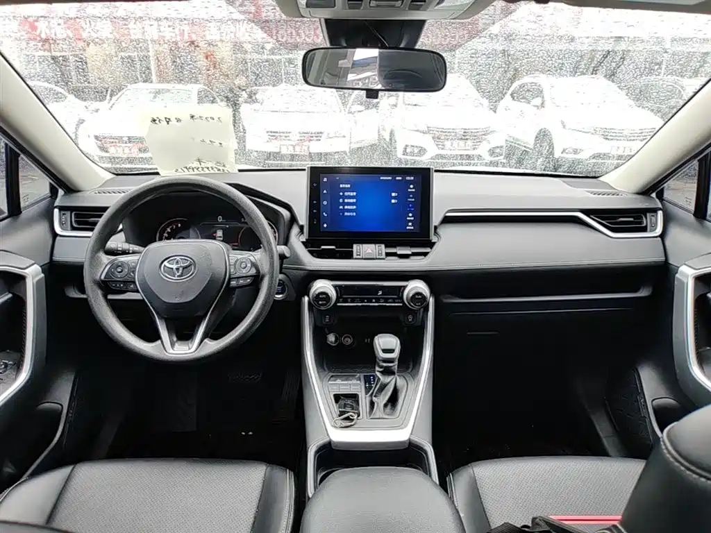Toyota RAV4 2022 — фото 10