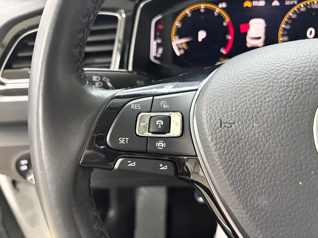 Volkswagen T-Roc 2023 — фото 19