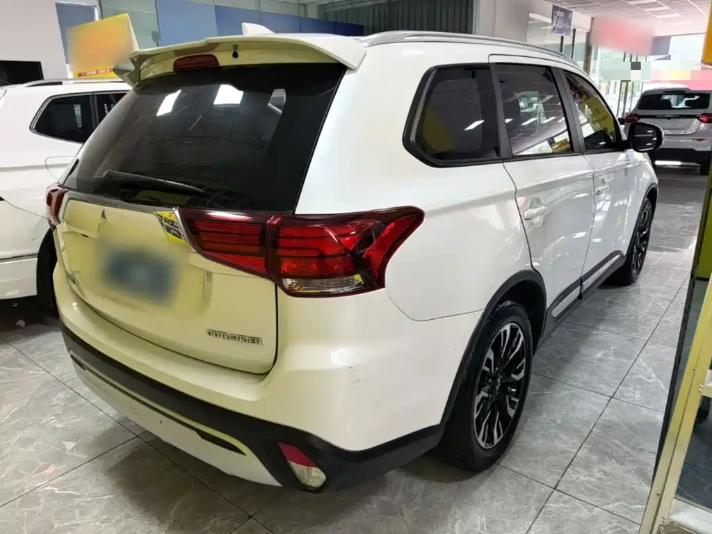 Mitsubishi Outlander 2020 — фото 7