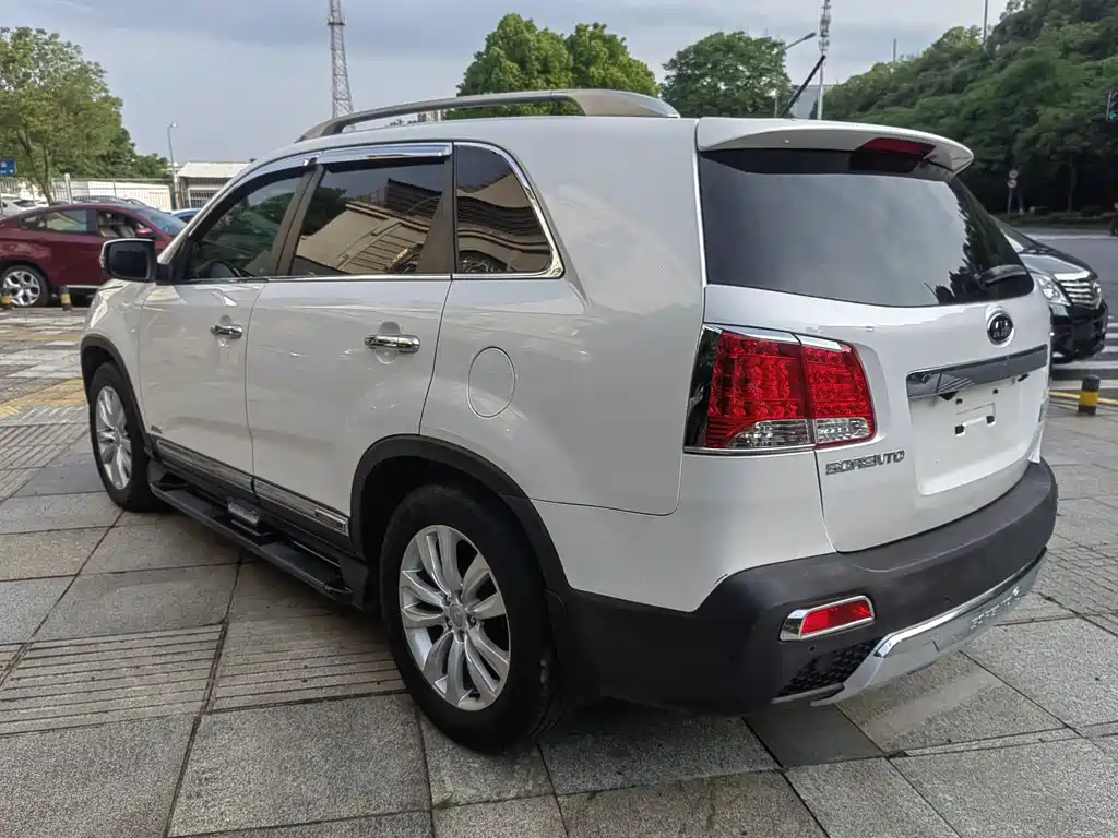 Kia Sorento 2012 — фото 4