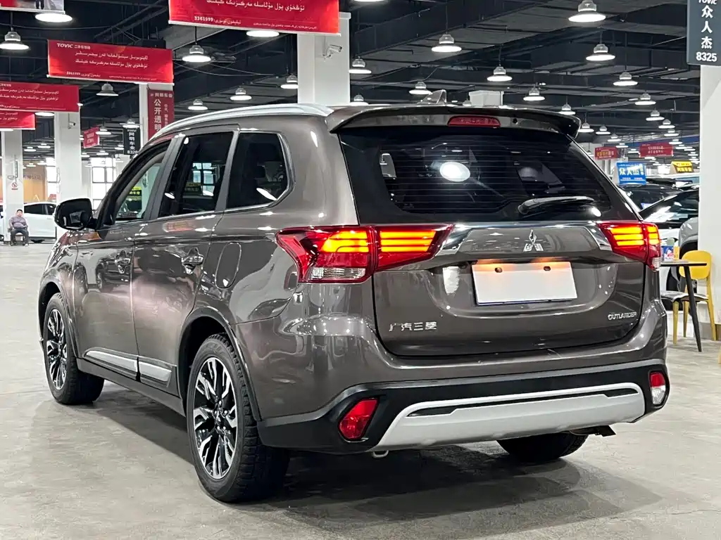 Mitsubishi Outlander 2020 — фото 6