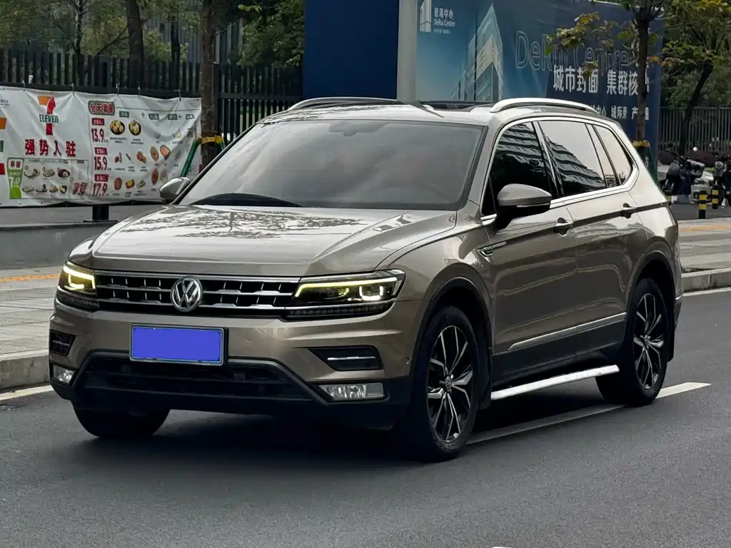 Volkswagen Tiguan L 2017 — фото 1