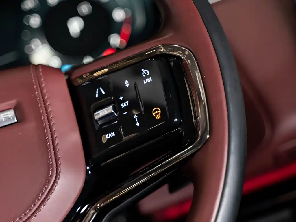 Land Rover Sport 2023 — фото 10
