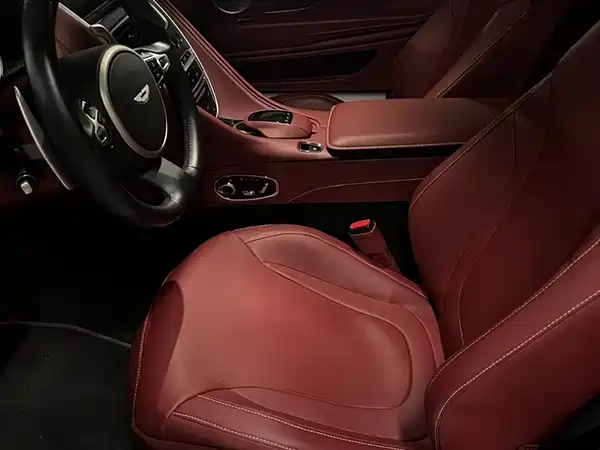 Aston Martin DB11 2019