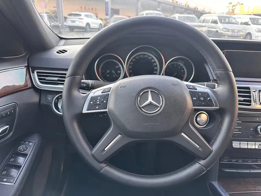 Mercedes-Benz E-Class 2016 — фото 9