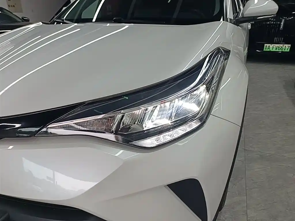 Toyota C-HR 2022 — фото 24