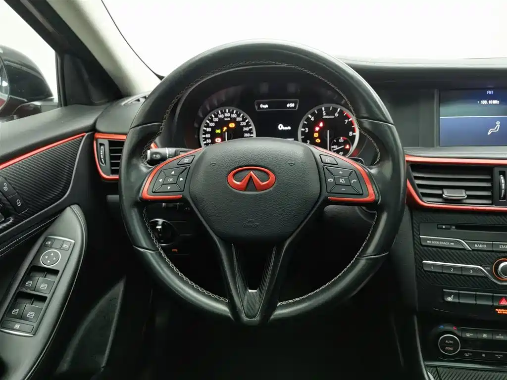 Infiniti QX30 2018 — фото 11