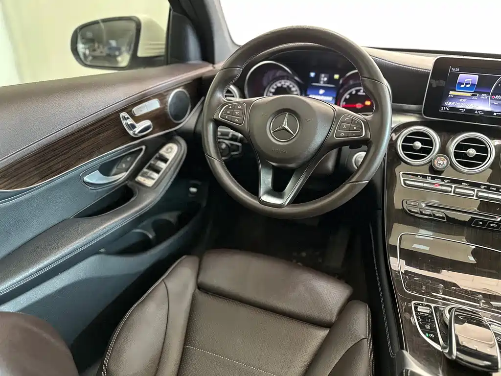 Mercedes-Benz GLC 2017 — фото 13