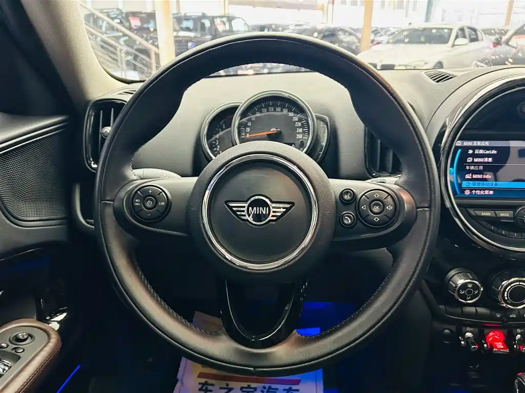 MINI Countryman 2019 — фото 20