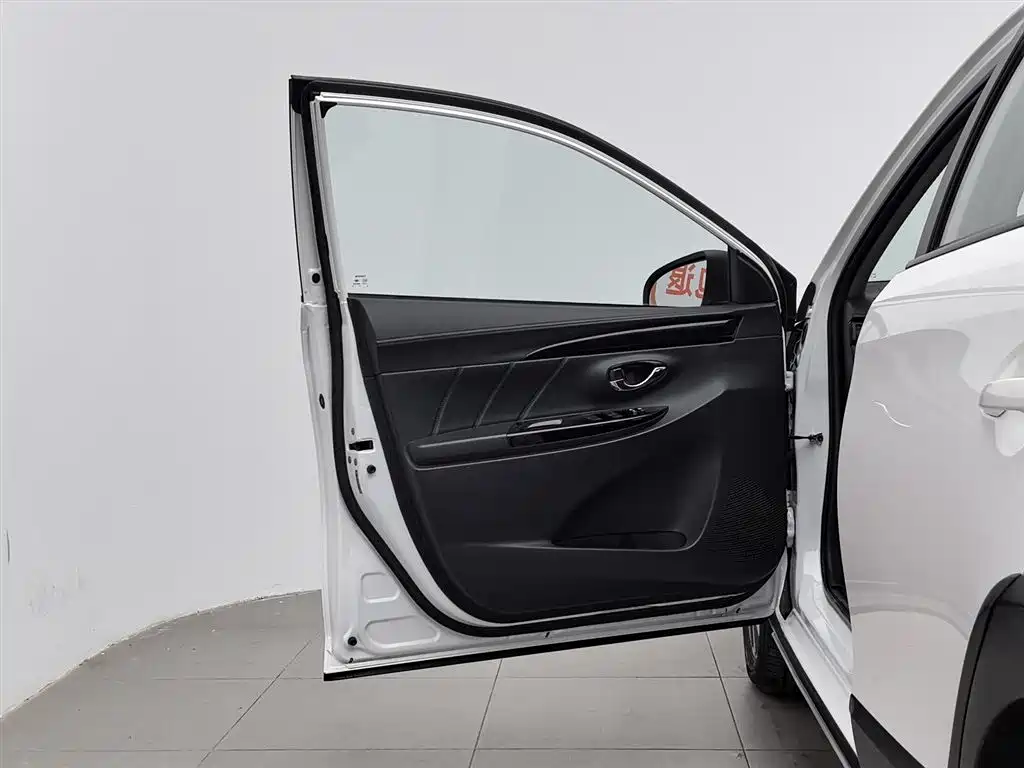 Toyota Yaris L 2020 — фото 8