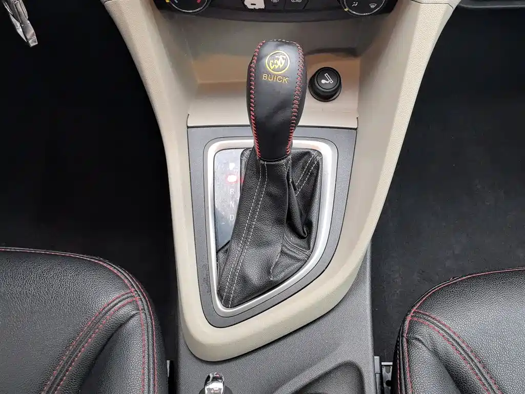 Buick Excelle 2015 — фото 13