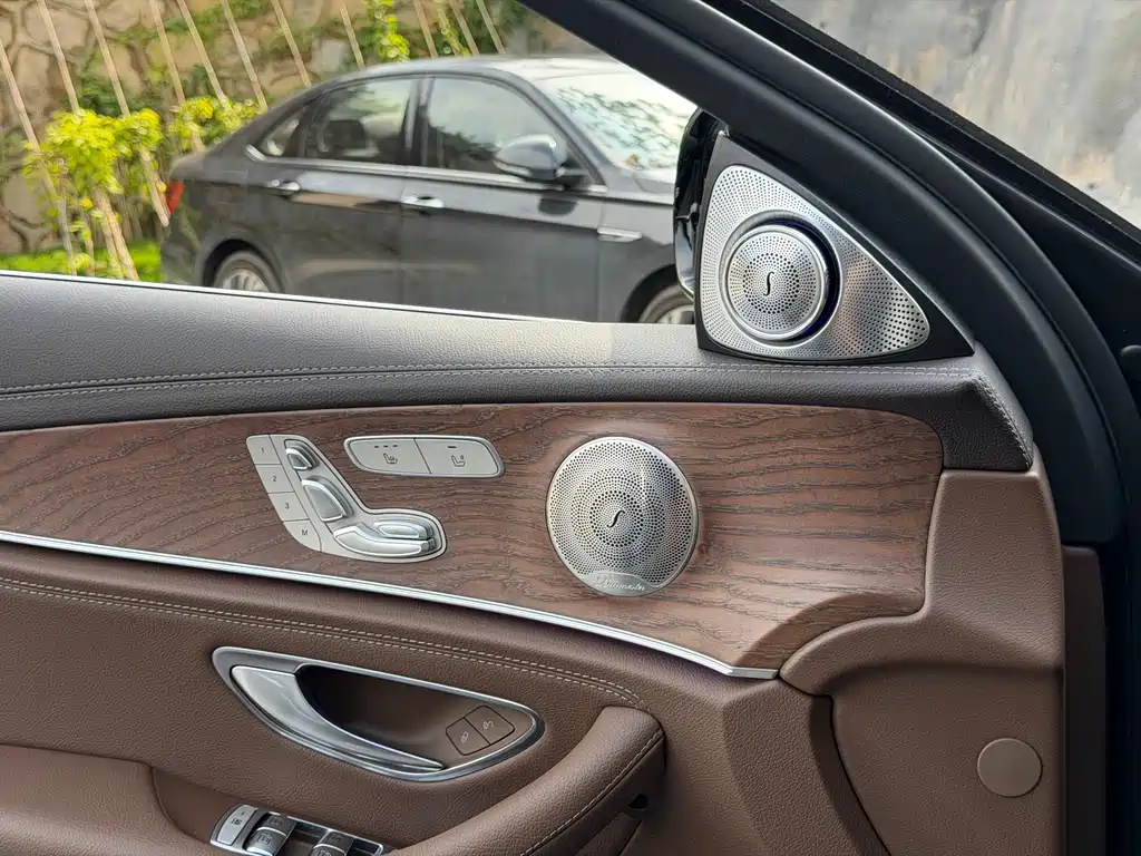 Mercedes-Benz E-Class 2021 — фото 12