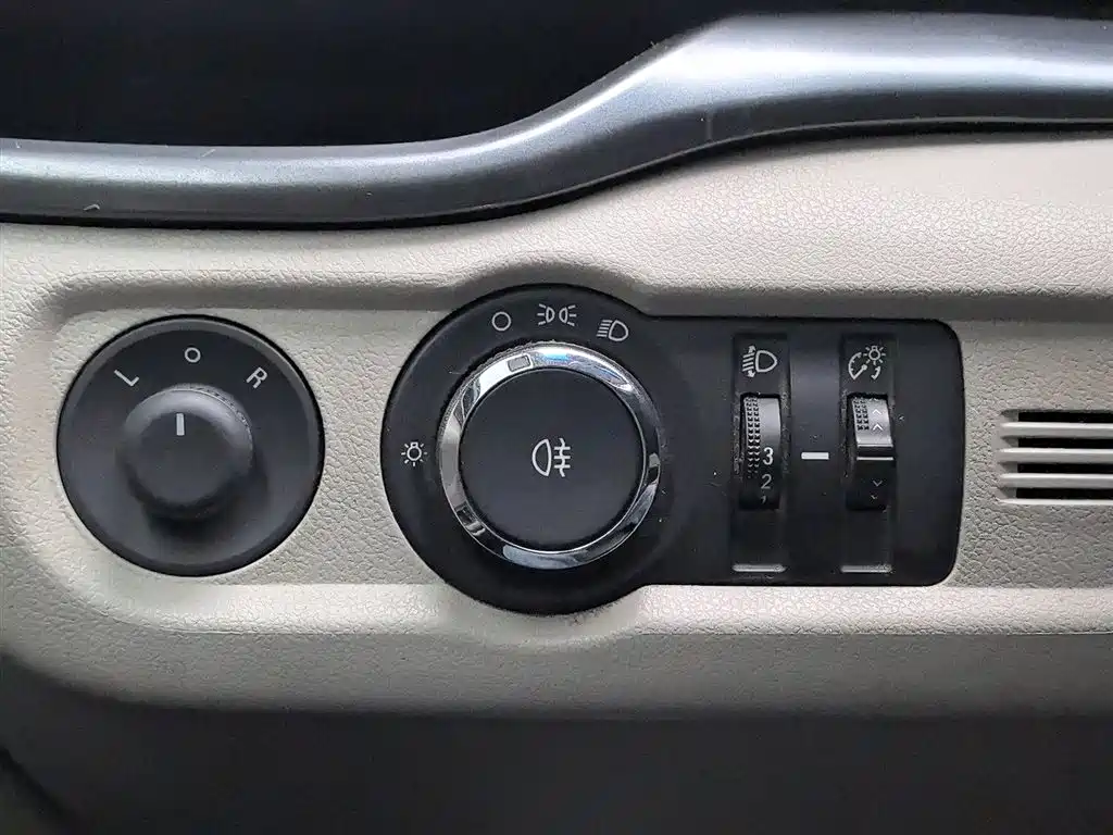 Buick Excelle 2015 — фото 21