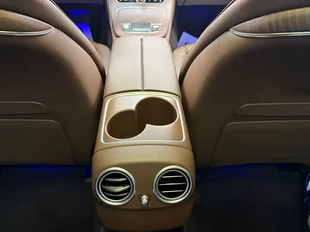 Mercedes-Benz E-Class 2020 — фото 12