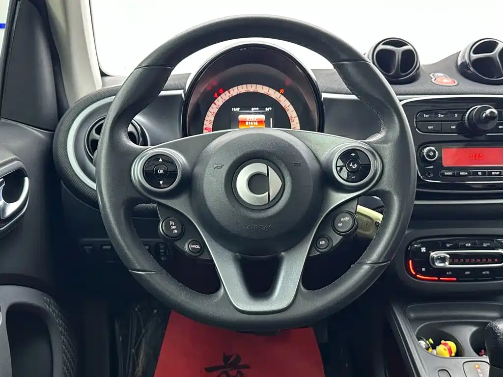 smart fortwo 2017 — фото 11