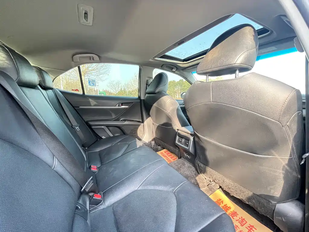 Toyota Camry 2023 — фото 11