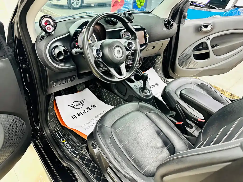 smart Fortwo 2017 — фото 27