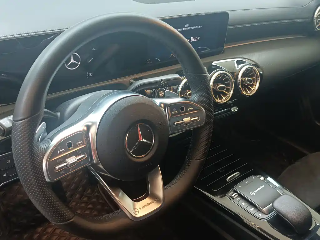 Mercedes-Benz A-Class 2020 — фото 6