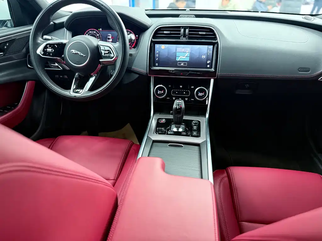 Jaguar XEL 2023 — фото 11