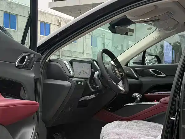 Hongqi HS3 PHEV 2025