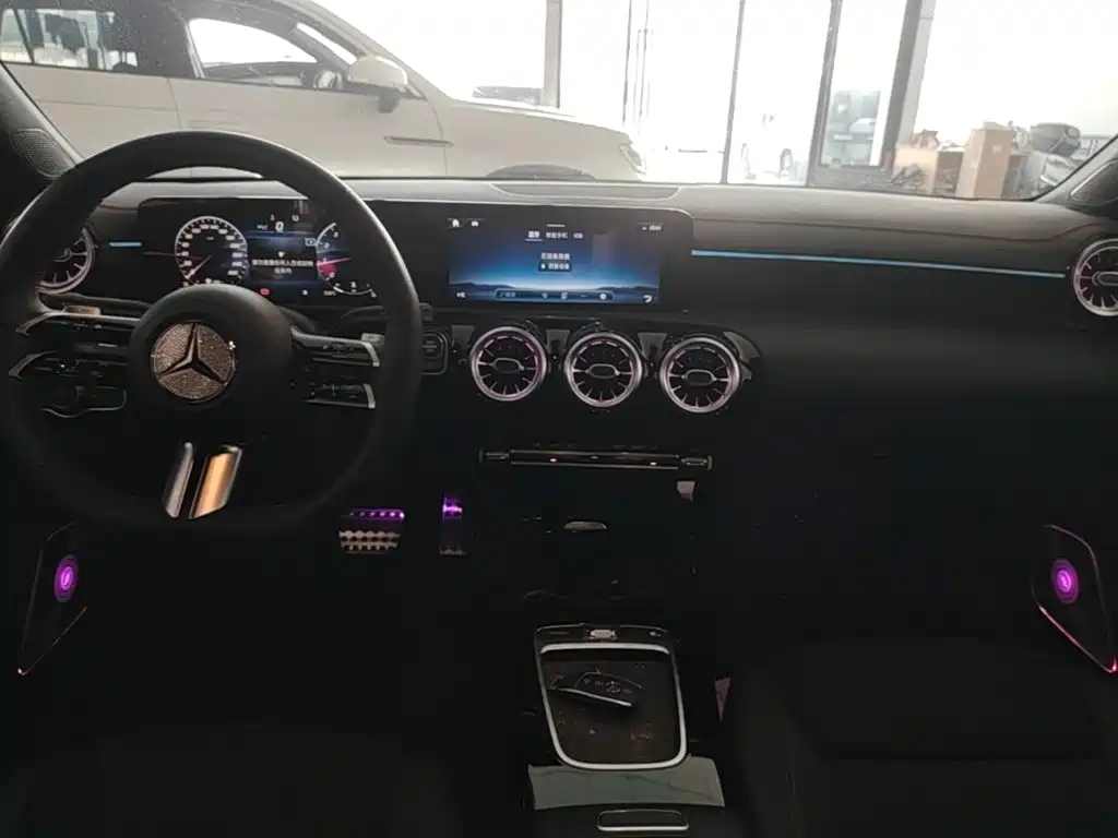 Mercedes-Benz CLA 2025 — фото 13