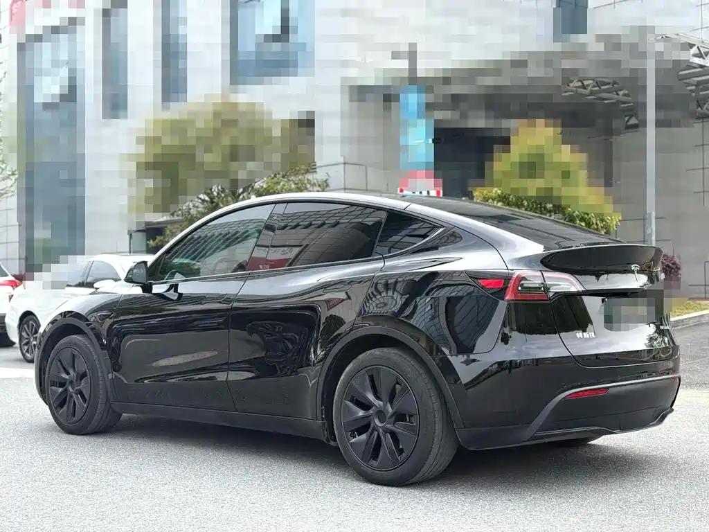 Tesla Model Y 2023 — фото 9