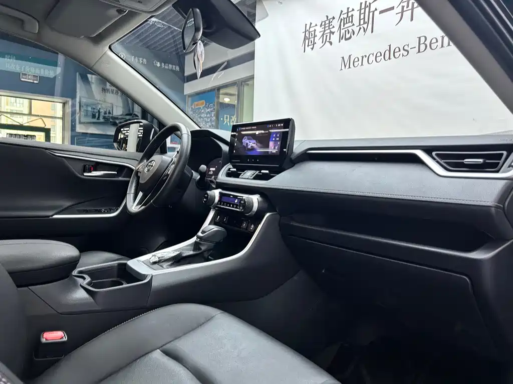 Toyota RAV4 2023 — фото 12