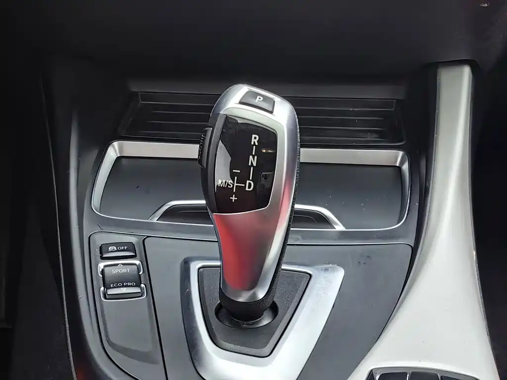 BMW 1 Series 2019 — фото 13