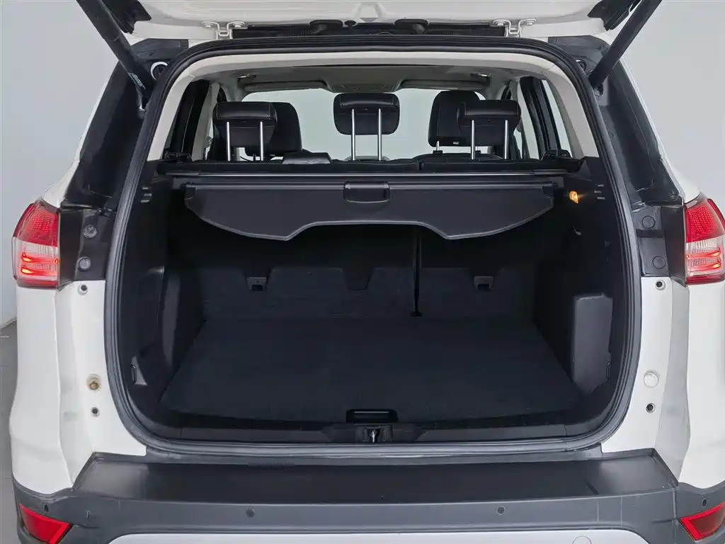 Ford Kuga 2016 — фото 16