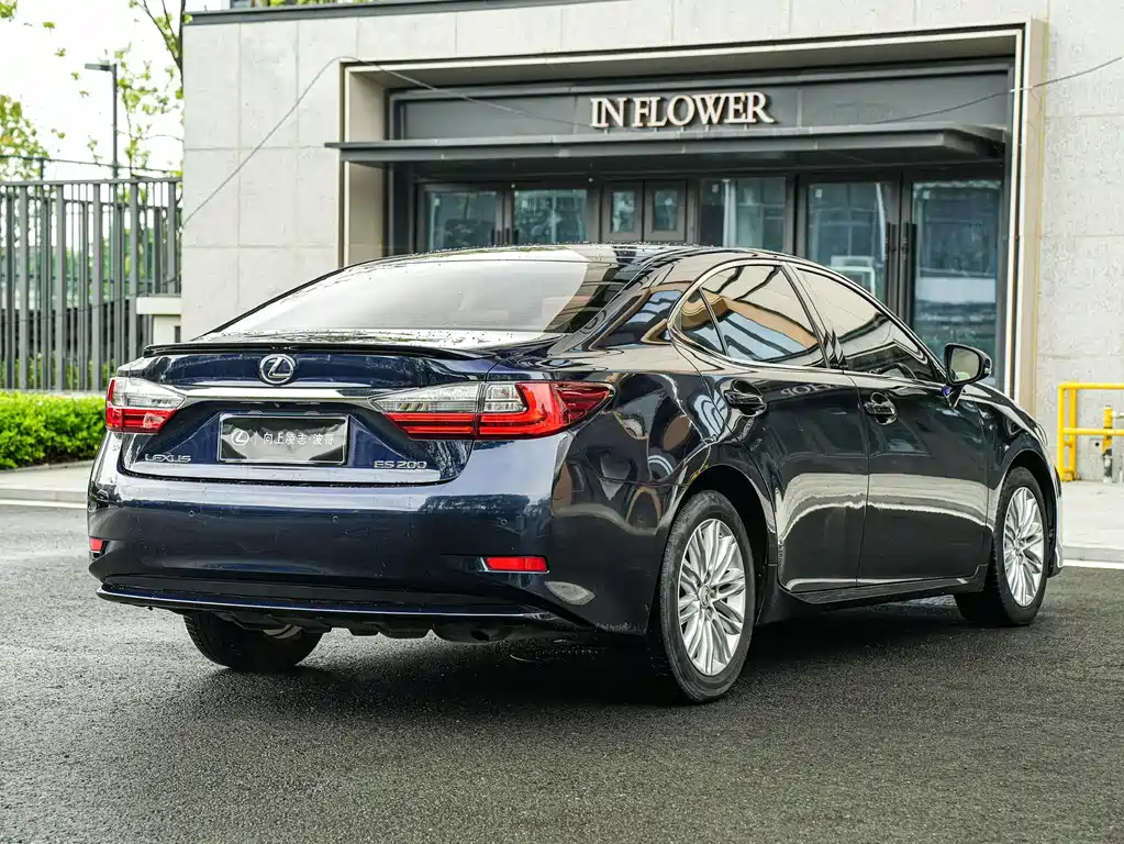 Lexus ES 2018 — фото 4