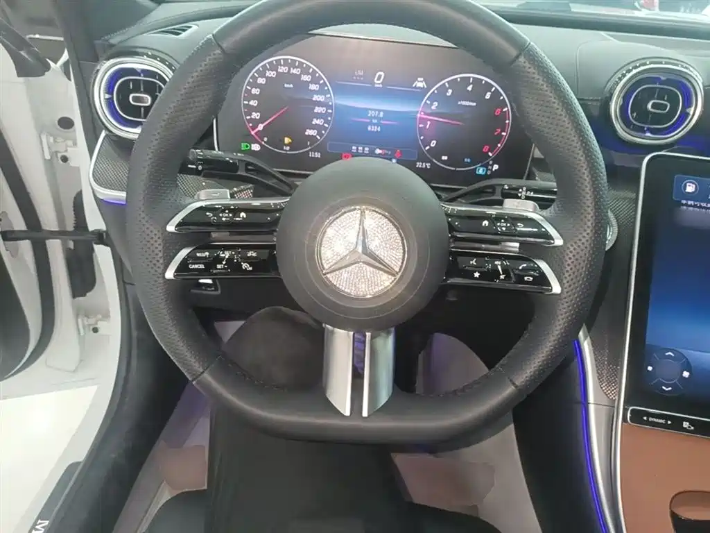 Mercedes-Benz C-Class 2025 — фото 11