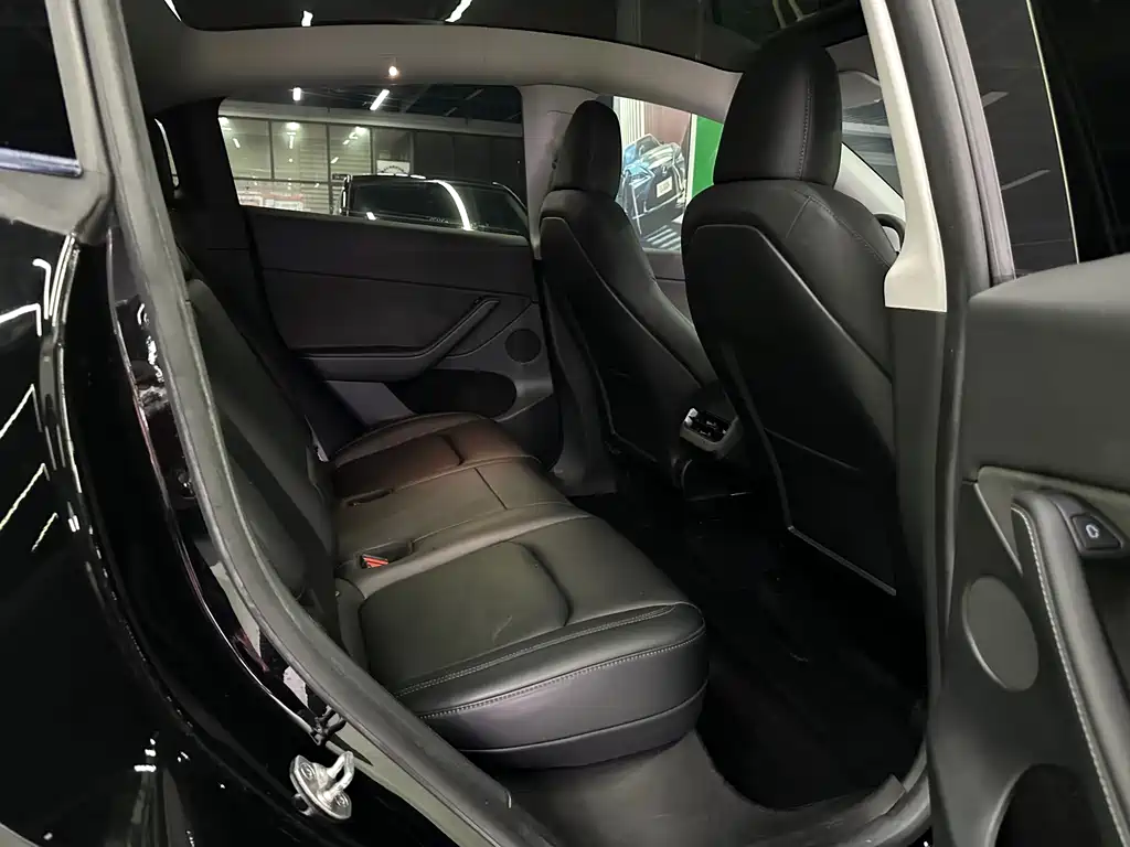 Tesla Model Y 2023 — фото 10