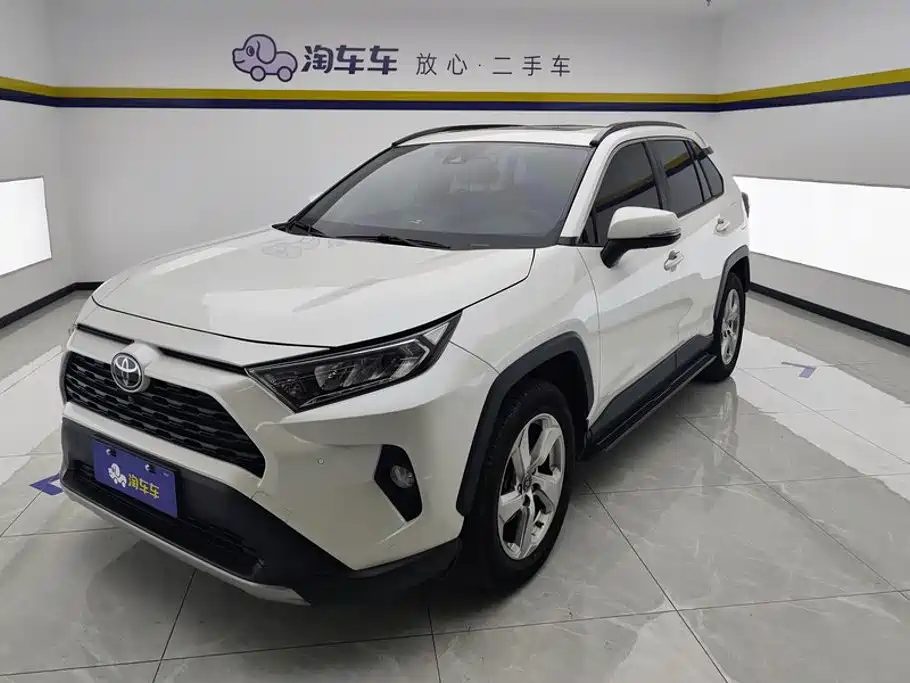 Toyota RAV4 2021 — фото 1