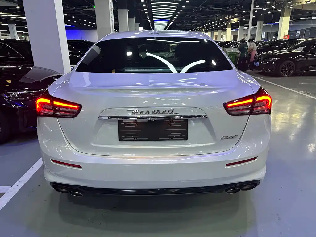 Maserati Ghibli 2021 — фото 15