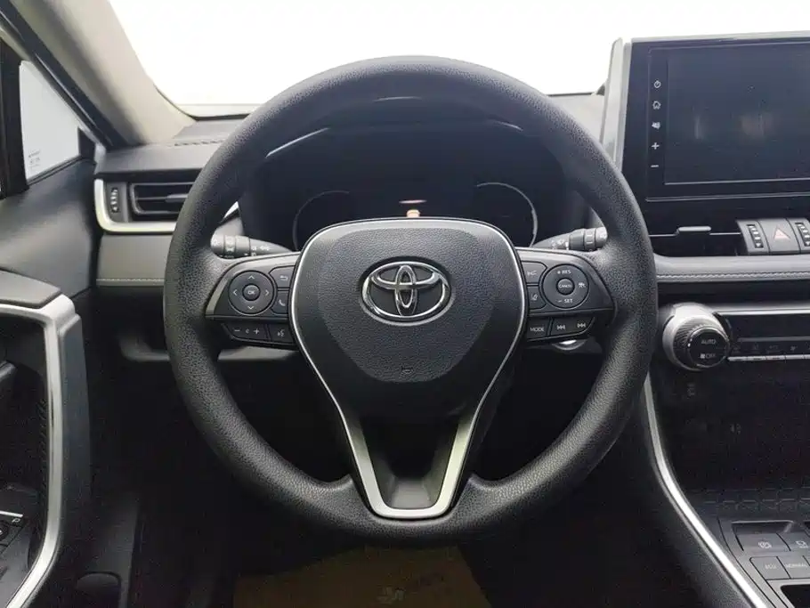 Toyota RAV4 2021 — фото 15