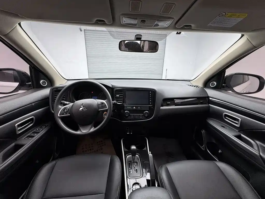 Mitsubishi Outlander 2021 — фото 13