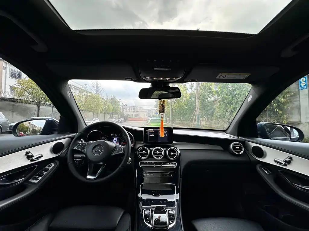 Mercedes-Benz GLC 2018 — фото 11