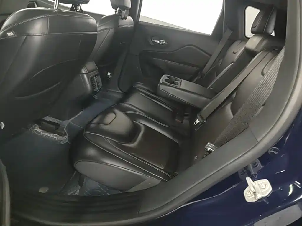 Jeep Cherokee 2017 — фото 13