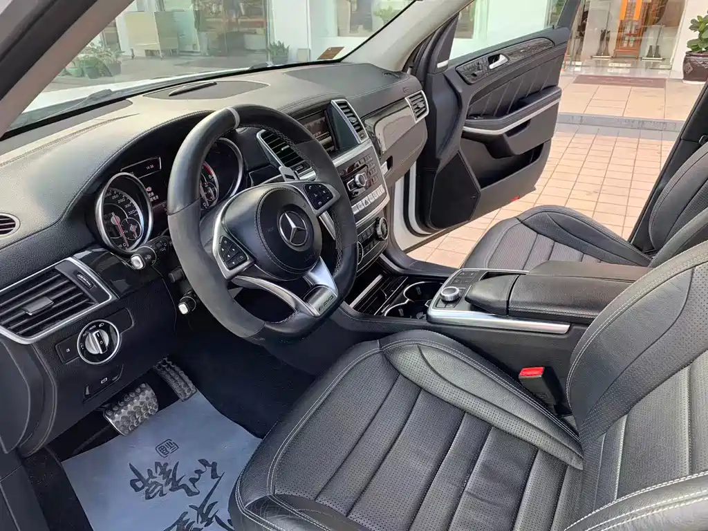 Mercedes-Benz GL-Class AMG 2017 — фото 14