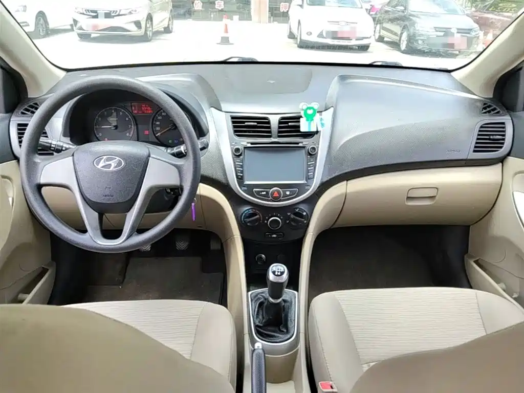 Hyundai Verna 2016 — фото 10