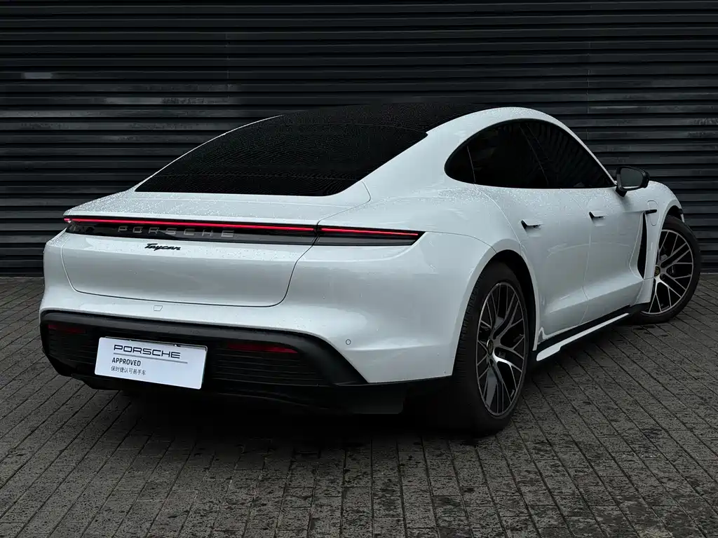 Porsche Taycan 2024 — фото 10