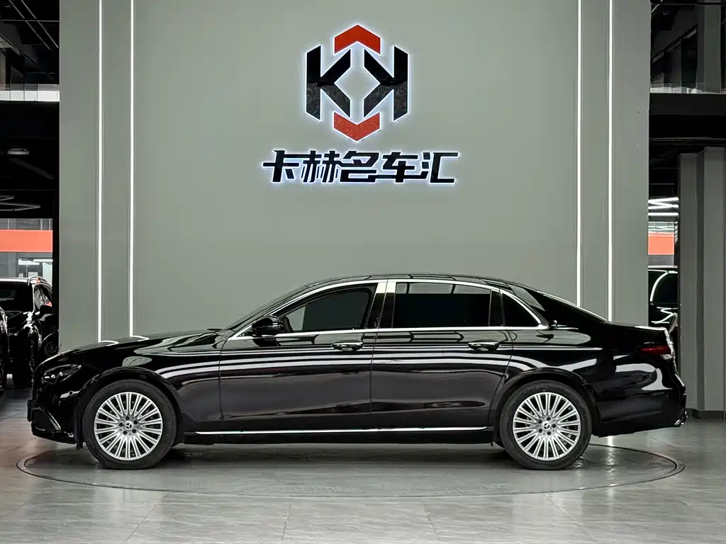 Mercedes-Benz E-Class 2023 — фото 7