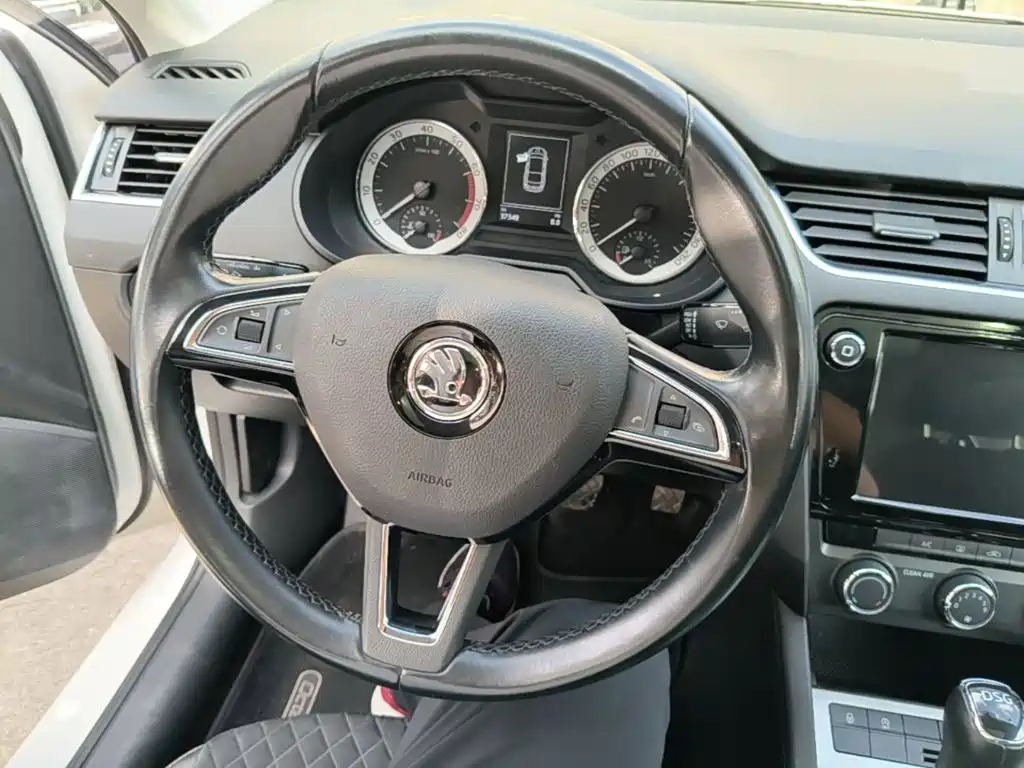 Skoda Octavia 2017 — фото 11