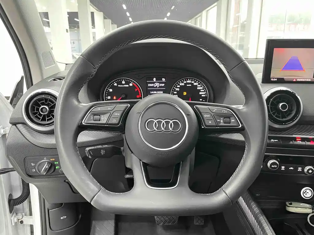 Audi Q2L 2023 — фото 8